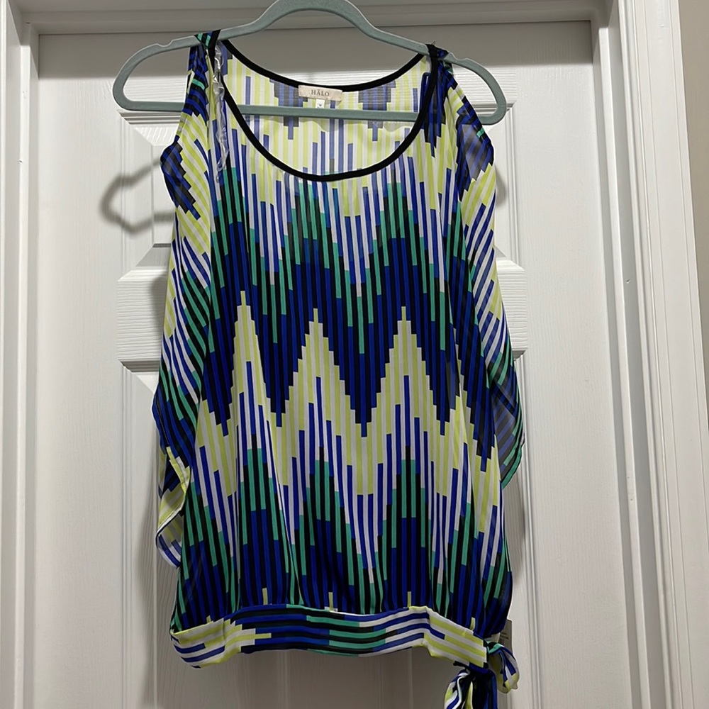 SALE!!Brand new beautiful top. Perfect for work or going out. No smoke/clean